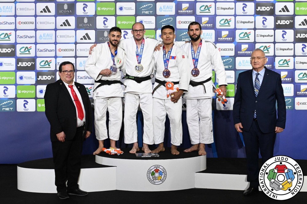 Гранд мастерсын дэлхийн аваргад эхний өдөр монголын тамирчид таван хүрэл медаль хүртлээ