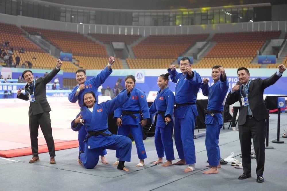 Монгол Улсын шигшээ баг ААШТ-ний холимог багийн төрөлд алтан медаль хүртлээ