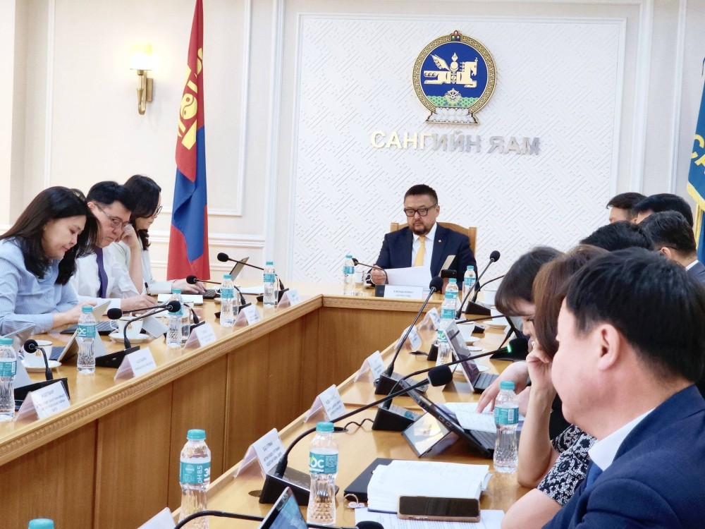 Экспортын боомтууд дээрх гаалийн байцаагч нарыг уртасгасан цагаар ажиллахыг үүрэг болгожээ